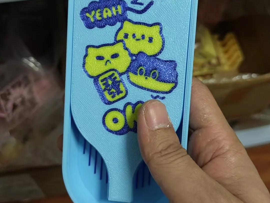 Hand sliding the lid of a 3D-printed bead sorting tool